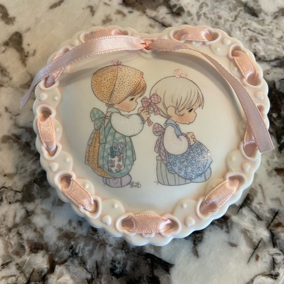 Precious moment sister dish with heart lid - Picture 3 of 10
